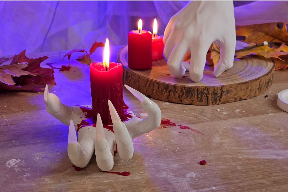 Halloween creativo: mano di strega in gesso con il calco mani