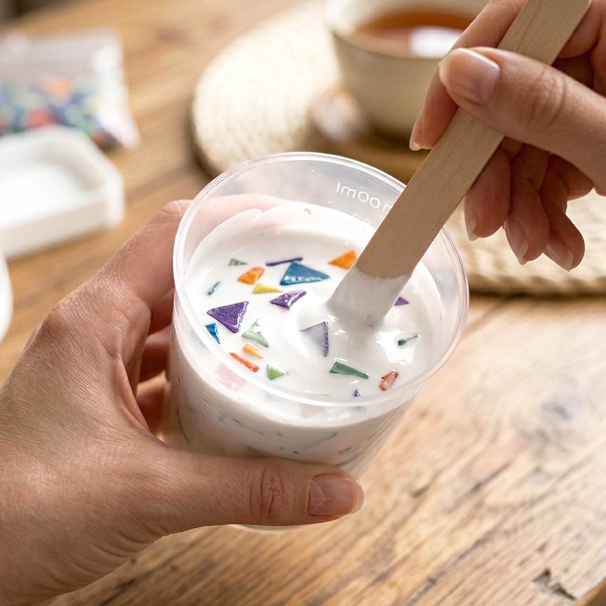Terrazzo Aqua Kit [Bianco Carrara]: Design Pop e Luminoso con Chips Colorate