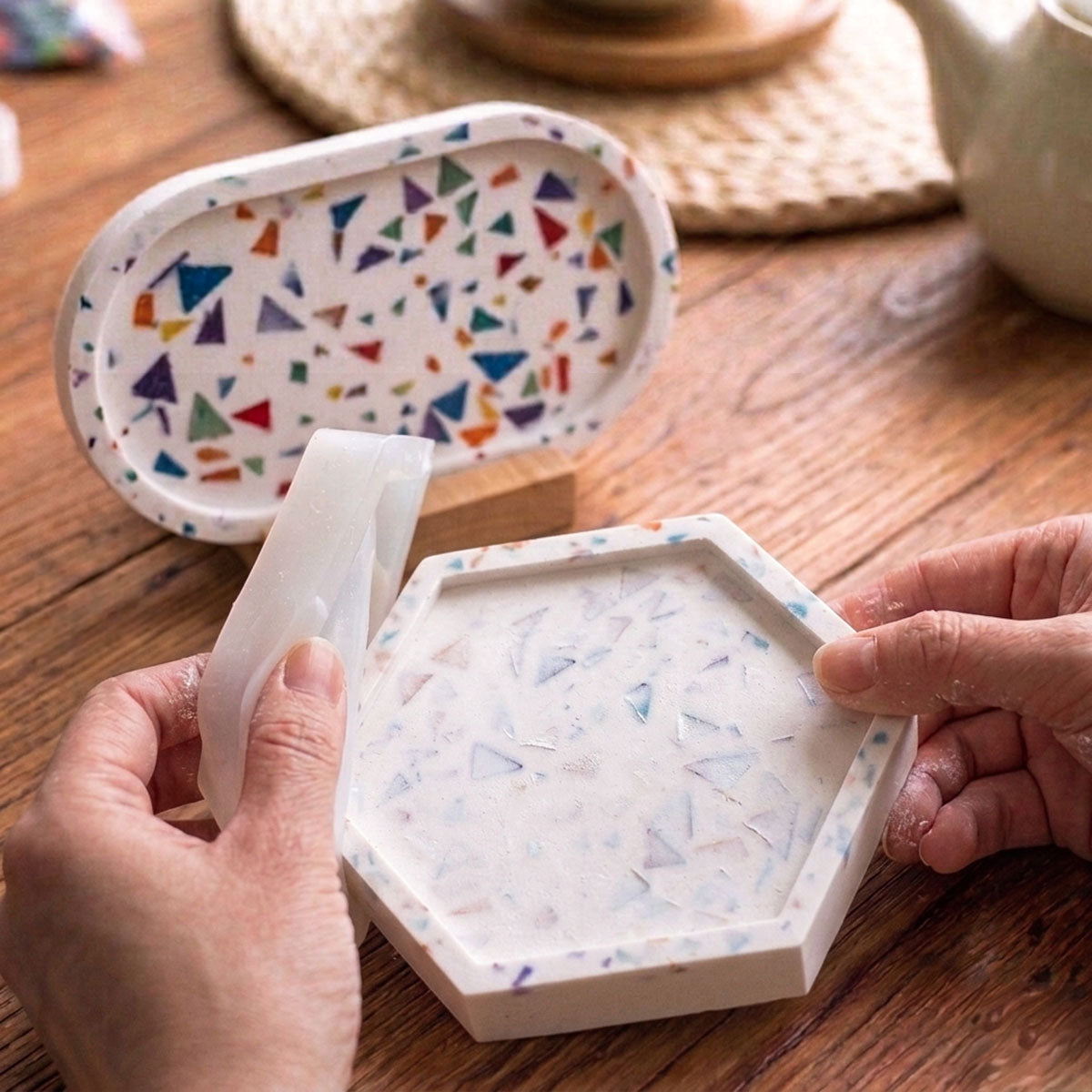 Terrazzo Aqua Kit [Bianco Carrara]: Design Pop e Luminoso con Chips Colorate