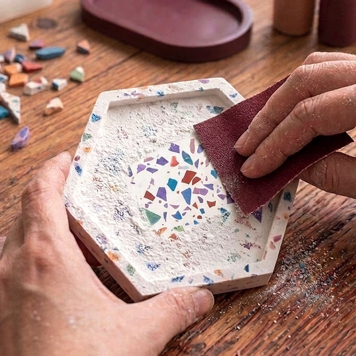 Terrazzo Aqua Kit [Bianco Carrara]: Design Pop e Luminoso con Chips Colorate