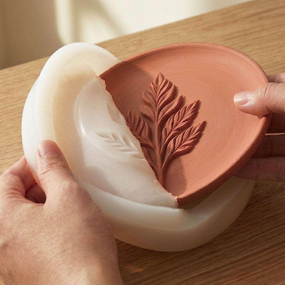 AQUA RESIN TERRACOTTA ROMA – Gesso premium color terracotta, naturale e sicuro, da colata - Aqua Resin